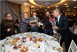 “Vefası ve fedakarlığıyla sağlık camiası her övgüyü fazlasıyla hak ediyor”