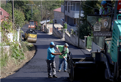 Büyükşehir bu kez Kocaali’de işleme başladı: 8 mahalle, 5 bin 500 metre güzergâh ve 8 bin ton asfalt