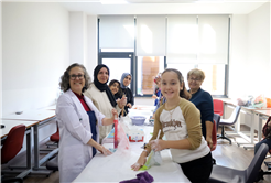 Ara tatilin en renkli programı: Anne ve çocuklar SAMEK’te birlikte üretti