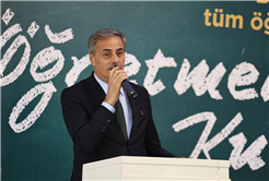 “Öğretmenlik hiçbir ölçüyle tarif edilmeyecek kadar yüce bir meslektir”