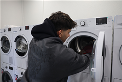 Sakarya’da üniversite öğrencisinin ‘çamaşır yıkama’ derdi bitti