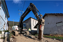 Merkeze 85 kilometre uzaklıktaki Taraklı Alballar’da altyapı dönüşümü başladı