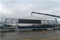 Sürücülere rehber olan dev ekran Karaman Yolu’nda farklı noktaya alındı