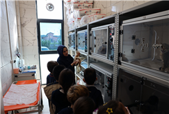 Sevgi dolu buluşma: Can dostların yeni dünyasına hayran kaldılar