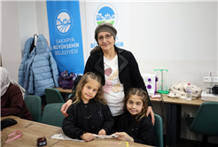 Ara tatilin en renkli programı: Anne ve çocuklar SAMEK’te birlikte üretti