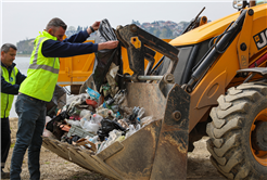 Sapanca Gölü’nün her bir karışı Büyükşehir’in takibinde: Tonlarca atık topladılar…