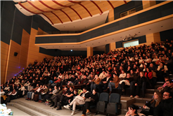 “Ruh Öküzüm” sahnedeydi, tiyatroseverler salonu doldurdu