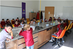 Minik öğrenciler atölyelerde yeteneklerini keşfetti