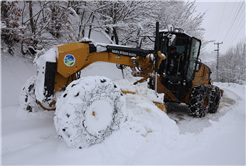 Büyükşehir’in kar mesaisi sonuç verdi: 6 grup yolu ulaşıma açıldı