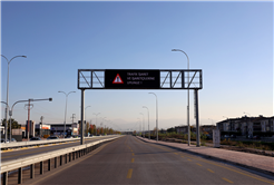 Sürücülere rehber olan dev ekran Karaman Yolu’nda farklı noktaya alındı