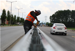 Sakarya’da yollar daha güvenli: 75 kilometre otokorkuluk, “Motorcu Dostu Bariyer”