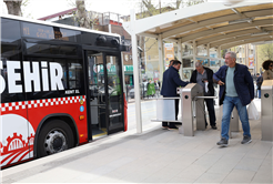 Metrobüs ücretli sistemin ilk gününde de ‘en çok tercih edilen’ oldu