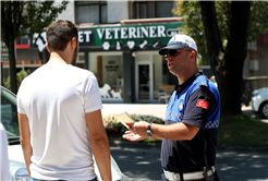 Büyükşehir yayaları zora sokan kaldırım işgalini sıkı takibe aldı