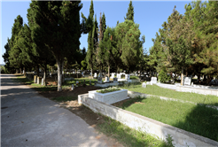 Mezarlıklar bayrama hazır